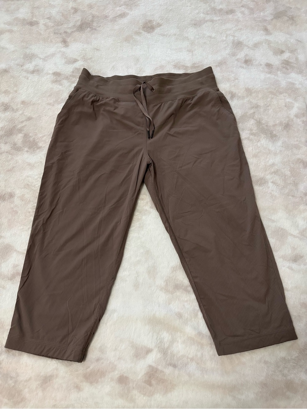 Lululemon Athletica Women’s Brown Lightweight CapriPants Size 10